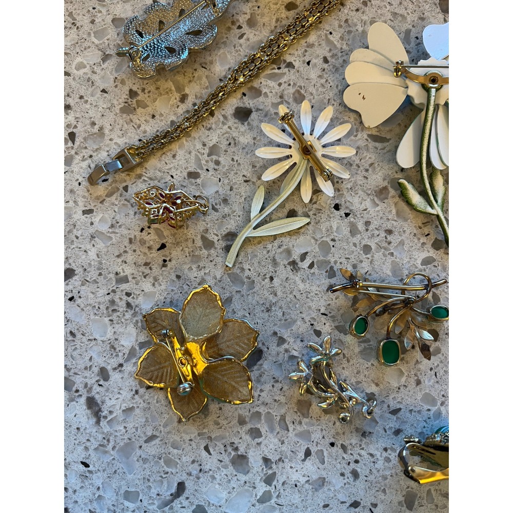 Vintage Costume Jewelry Lot Enamel Flower Brooches Rhinestone Pendants Bracelet - Picture 12 of 12